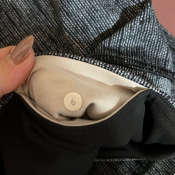 Lululemon Wunder Under Crop Full-On Luxtreme in Burlap Texture Black Dune size 6 - Picture 6 of 7